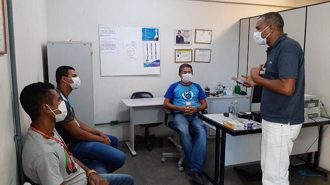 Colaboradores participam de mais uma roda de conversa no HMN